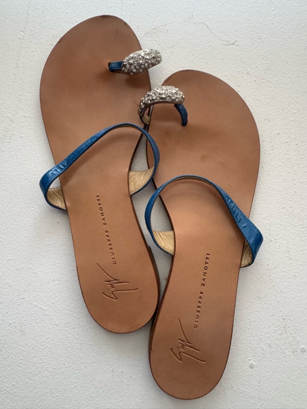 Giuseppe Zanotti Blue Patent Leather Toe-Loop Sandals with Crystal Embellishment